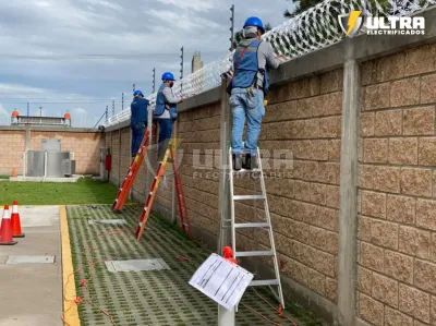 instalacion-y-mantenimiento-cercas-electricas-bogota-1024x767.webp